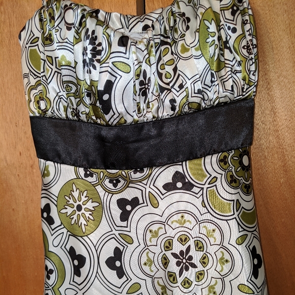 Dress - Picture 2 of 3